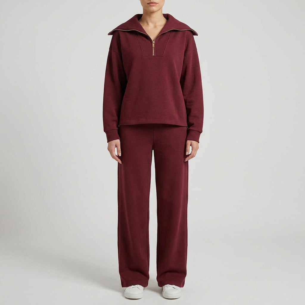 Mannequin femme portant l’ensemble demi-zip bordeaux