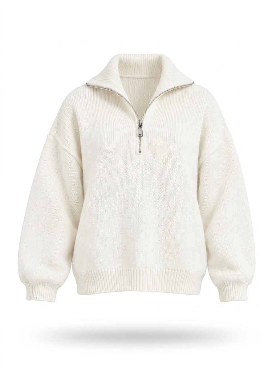 Pull demi-zip grosse maille écru sur fond blanc
